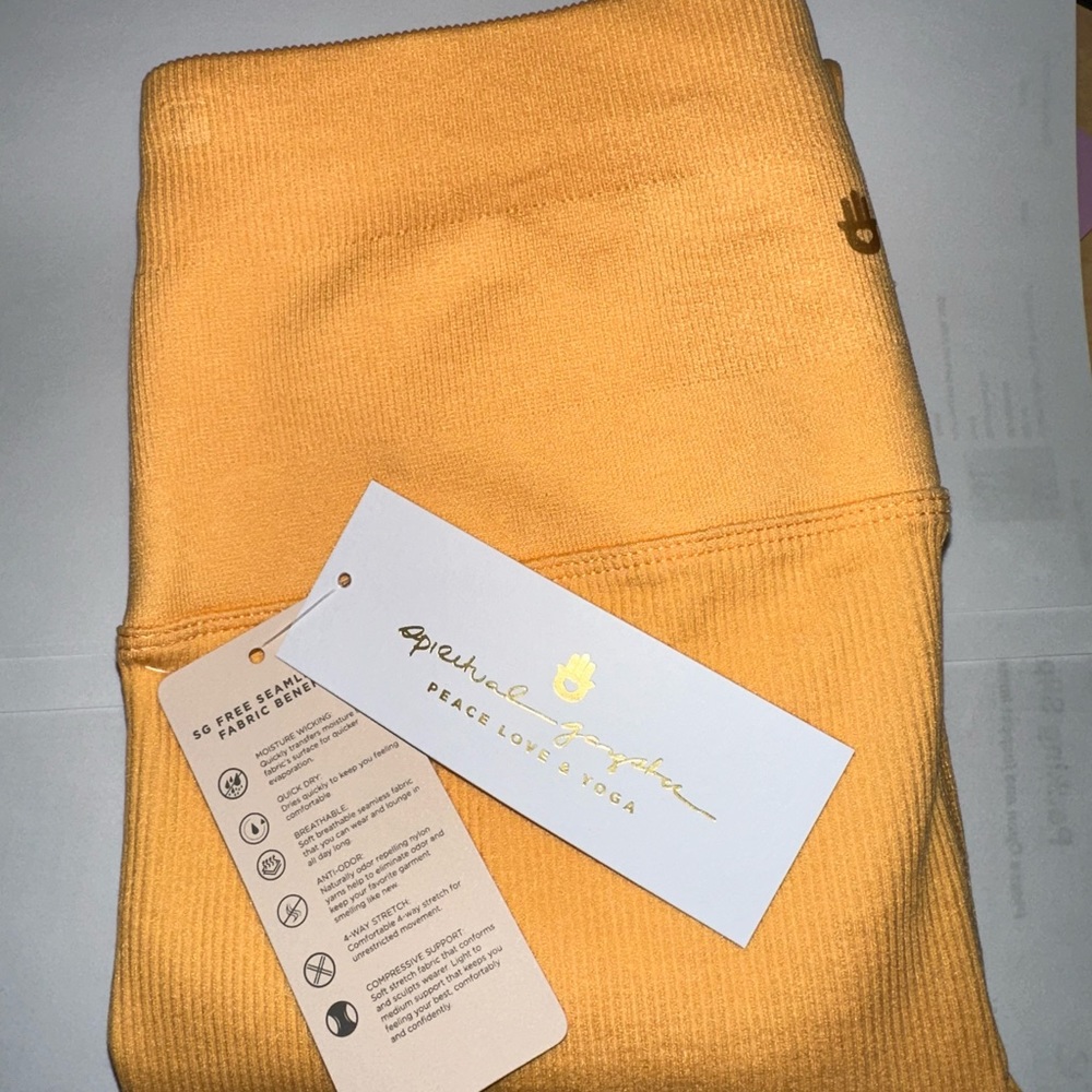 Apricot legging from spiritual gangster super cute and comfy !